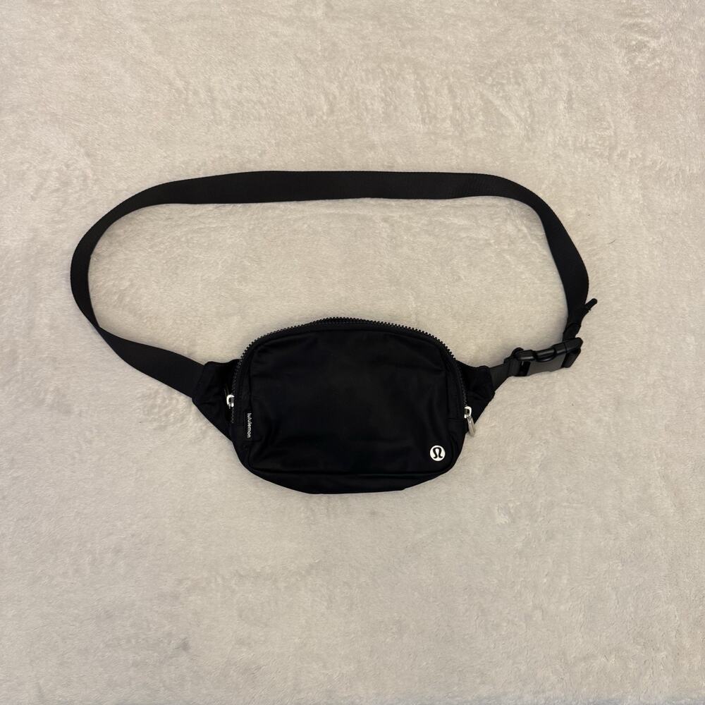 Lululemon Everywhere Women's Belt Bag - Black (142500085)